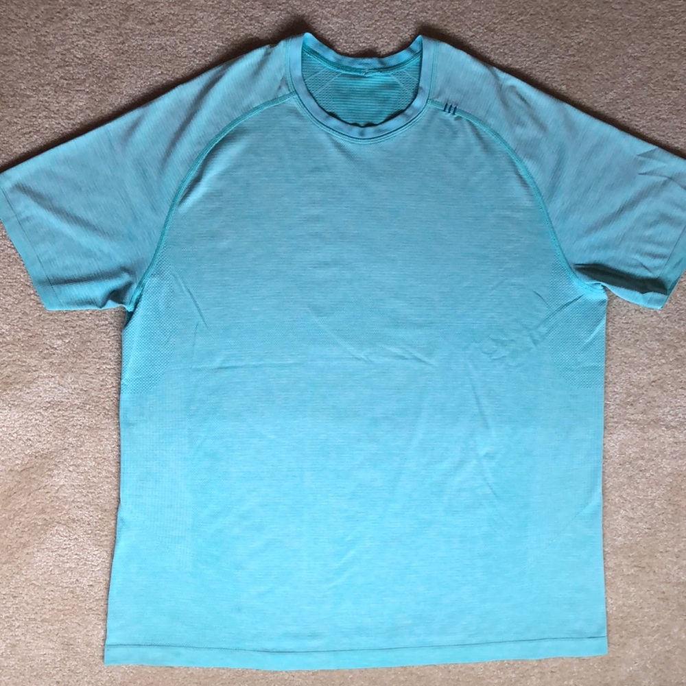 Lululemon athletica Men’s XXL Light Blue Short Sleeve Shirt